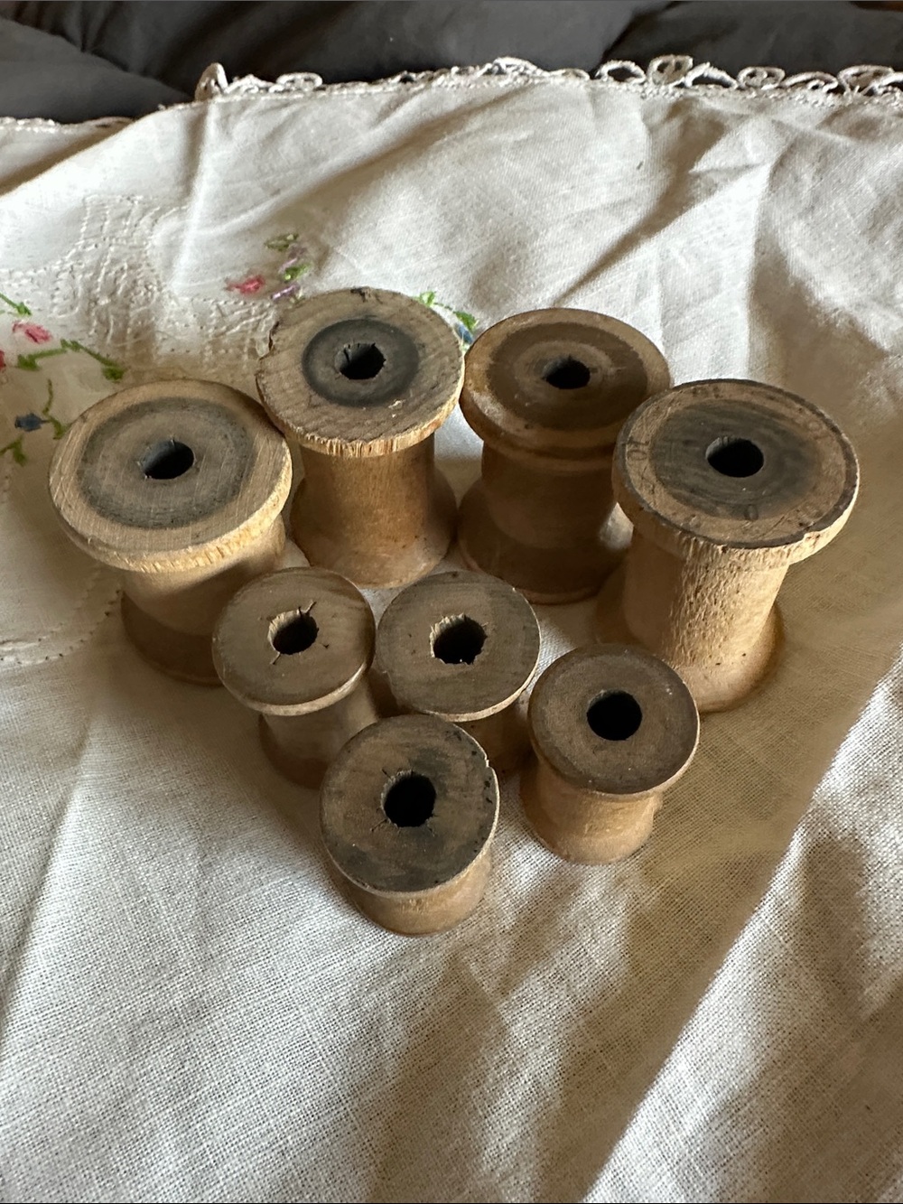 Vintage Wooden Spool Set - Natural Brown Home Accents. Decorative piece.